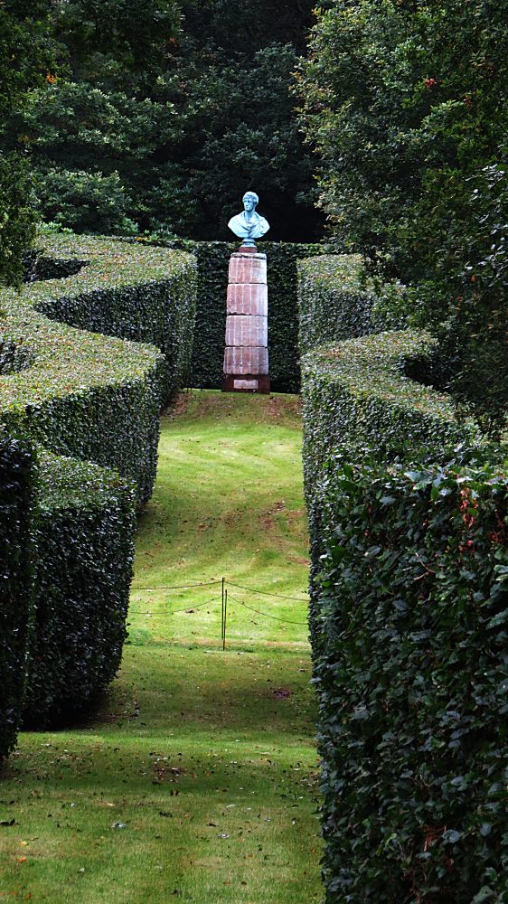 The Serpentine Hedges