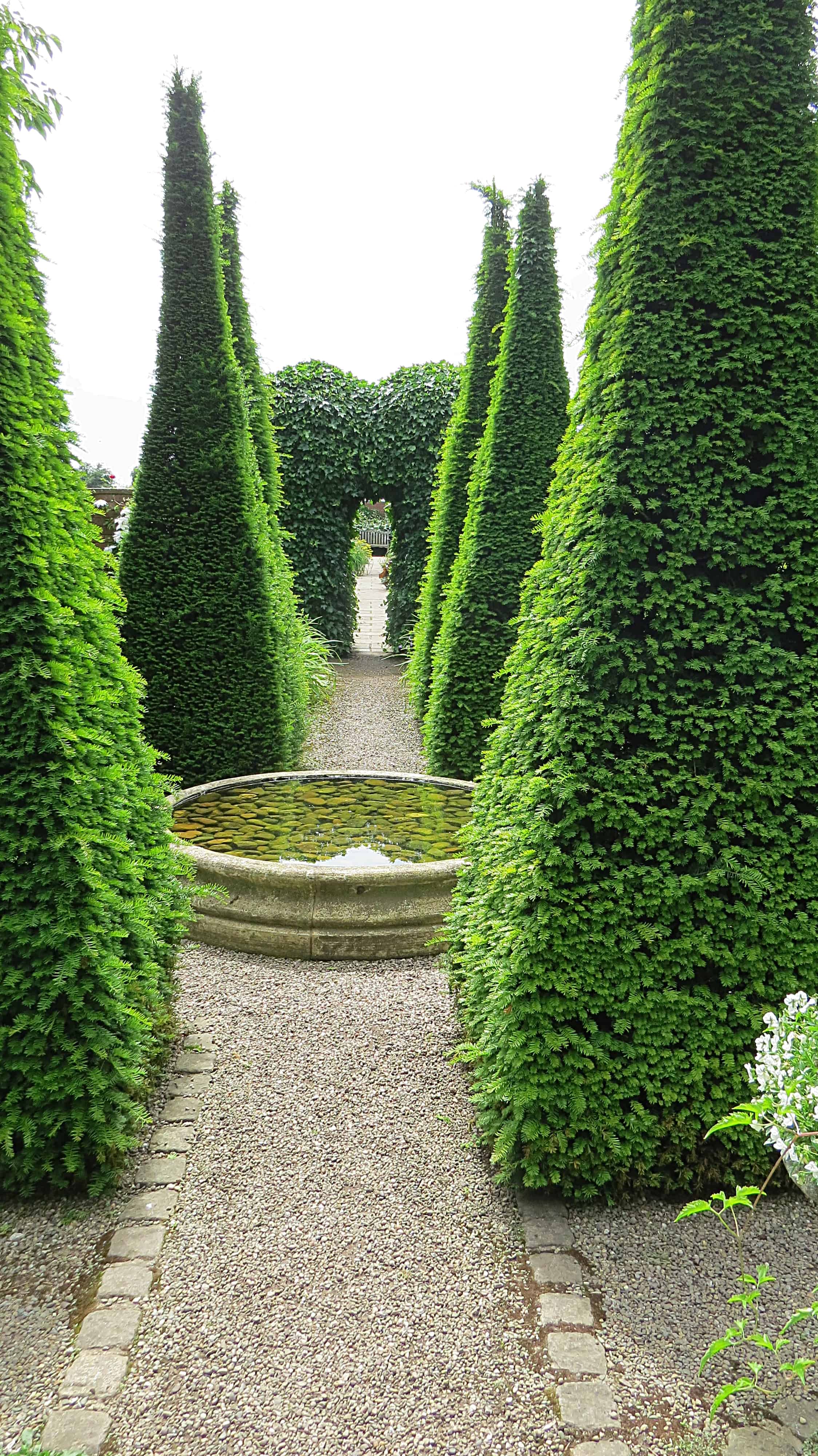 Wollerton Old Hall – A Quart in a Pint Pot. - The Garden Visitor