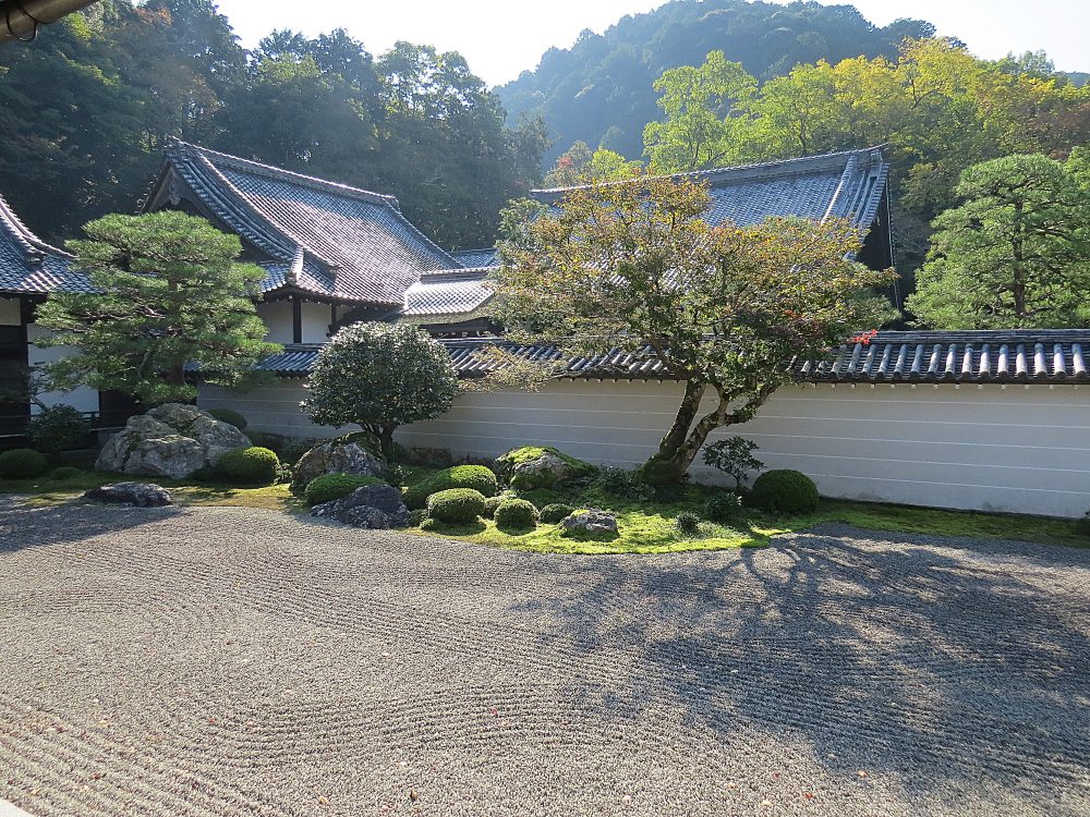 The Dry Garden with Borrowed Scenery of the Mountains