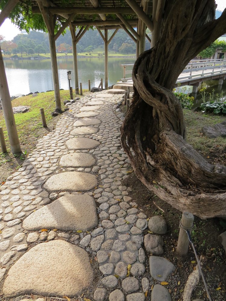 Kono-ji-shima ( Island Linking Two Sections of the Bridge)