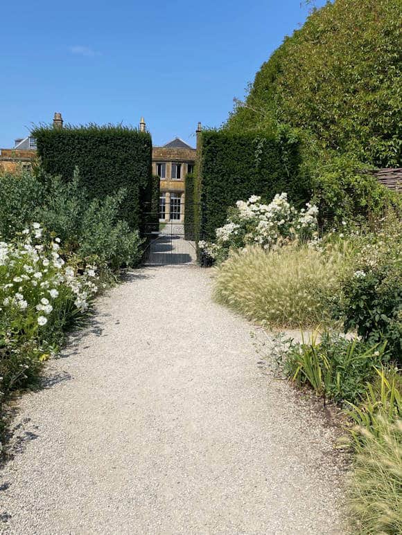 The Colour Gardens – The White Garden